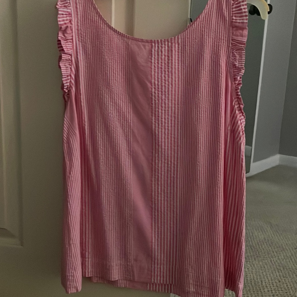 Pink/White striped Vineyard Vines blouse.  Great condition, only worn twice.